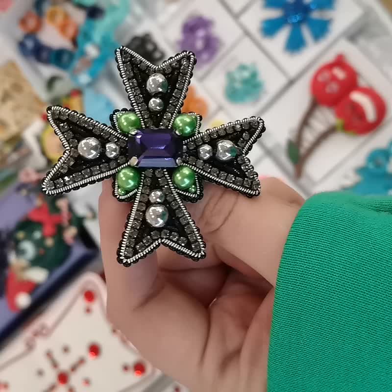 Brooch order cross with crystals and crystal pearls - 胸針 - 玻璃 多色
