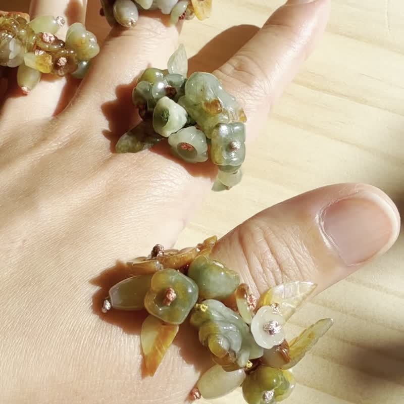 手工雕花玉戒指－蜂蜜花園 - 戒指 - 玉石 咖啡色