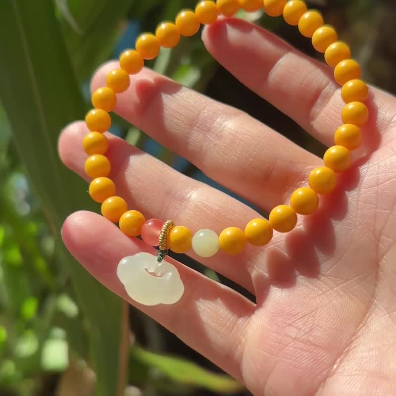 Natural Honey Wax Bracelet / Hetian Jade Ruyi Lock Pendant with Nanzhu Beads / Single Loop Bracelet - Bracelets - Jade Yellow