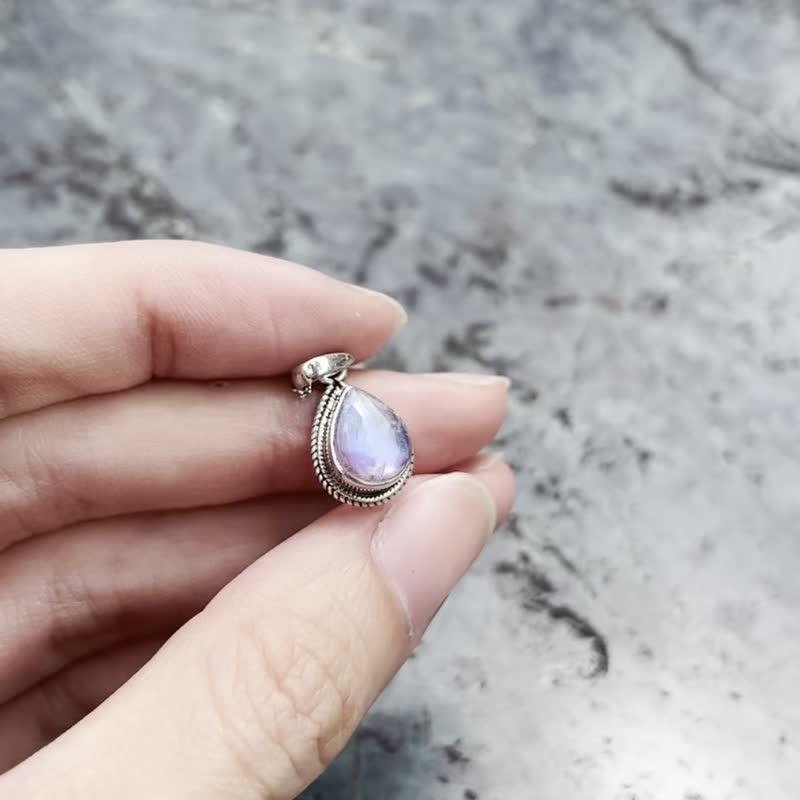 Xiyingyao 925 Silver moonstone blue moonstone natural stone necklace necklace clavicle chain clavicle chain - Necklaces - Crystal Silver