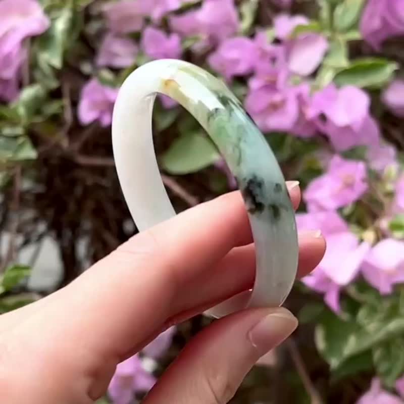 天然翡翠 緬甸 A玉 玉鐲 • 水墨飄花白底青翡翠福鐲 - 手鍊/手環 - 石頭 白色