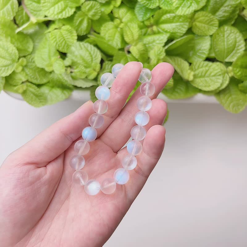 Soak in the moonlight and calm your mind with the Sri Lankan moonstone for graduates - สร้อยข้อมือ - คริสตัล ขาว