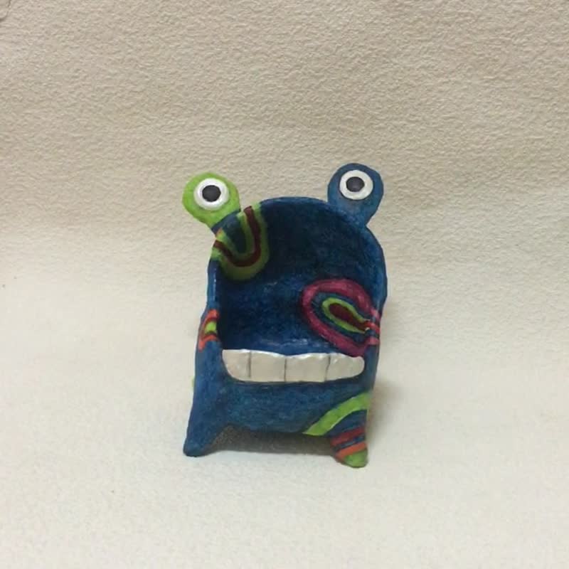 ตุ๊กตาปั้นมือสำหรับใส่ของ / Mr. Big mouth monster no.5 (colourful) - ของวางตกแต่ง - วัสดุอีโค สีน้ำเงิน