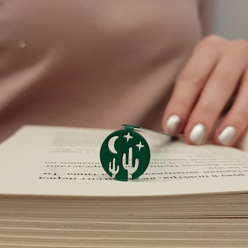 Bookmark Night in the Desert | Small Bookish Gift for Book Lovers - 書籤 - 其他金屬 綠色