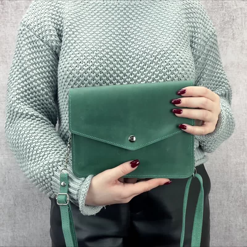 Small Leather Shoulder Bag with Chain/ Women's Minimalist Crossbody Bag - 水桶袋/索繩袋 - 真皮 綠色