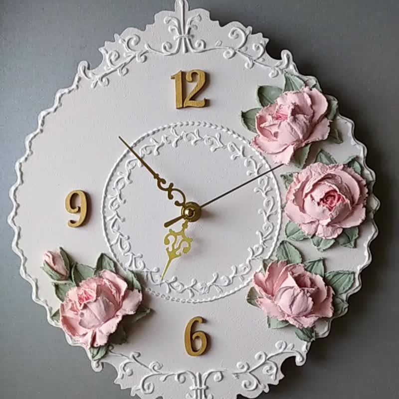 保育園の壁の装飾 ピンクのバラとピンクの小さな壁時計 サイレント壁時計