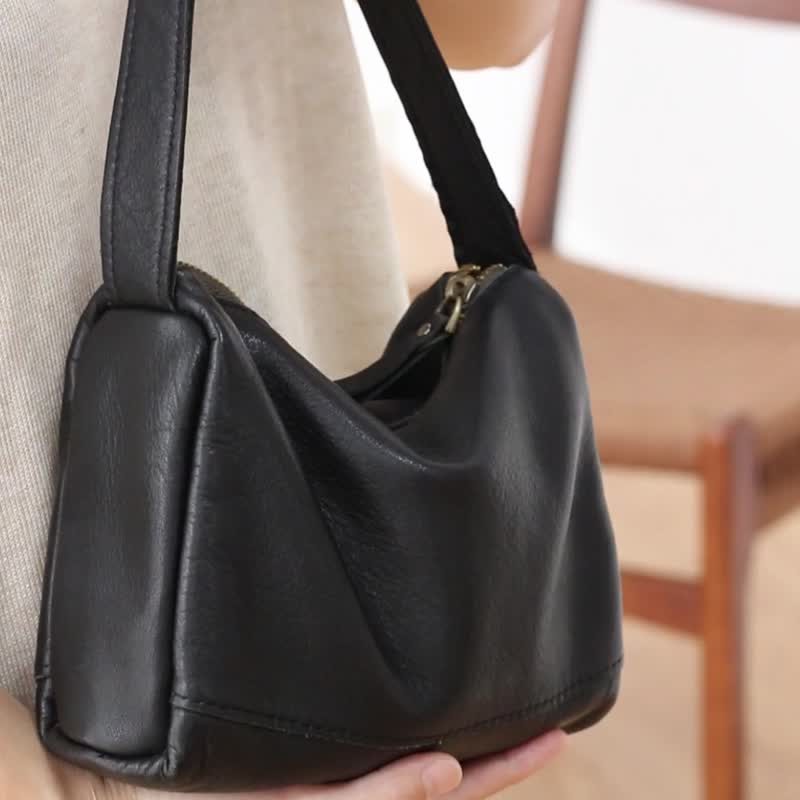 sobag simple high-end black leather handbag female retro niche Japanese cute commuter small square bag - กระเป๋าถือ - หนังแท้ สีดำ