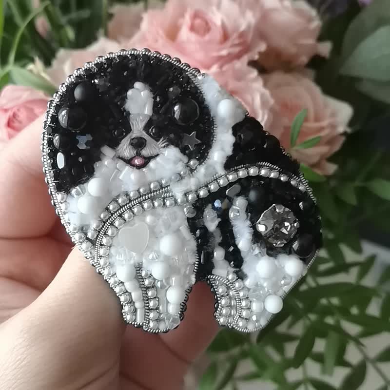 Pomeranian parti  color jewelry, pomeranian brooch, dog jewelry, pomeranian pin, - 胸針 - 玻璃 