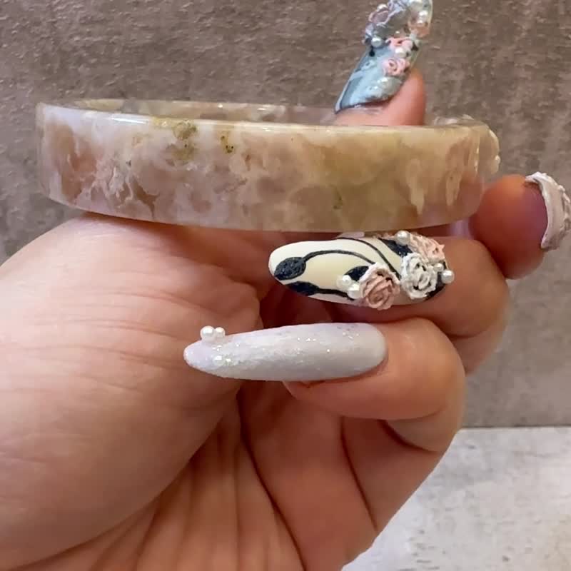 櫻花瑪瑙手鐲 瑪瑙手鐲稀有方鐲冰透滿圈油畫意境粉底非常氣質54 - 手鍊/手環 - 玉石 