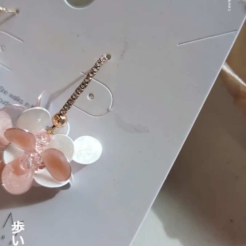 1KM幸福的輪廓•三色花繡球樹脂耳環 - 耳環/耳夾/耳骨夾 - 樹脂 