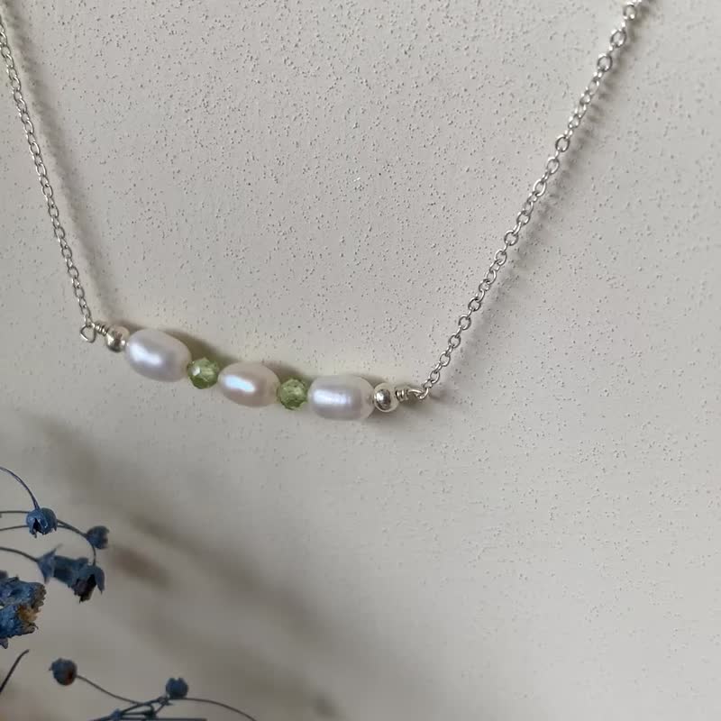 [Necklace] 925 sterling silver pearl necklace rice-shaped Stone prehnite smile necklace - Necklaces - Sterling Silver Silver