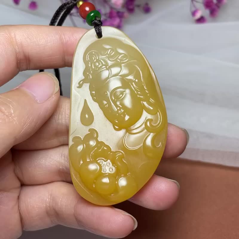 【觀音大士】 天然三彩玉 項鏈吊墜 蓮花觀音菩薩掛件 飾品 - 項鍊 - 玉石 黃色