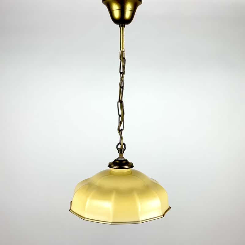 黄ガラスペンダントランプ、真鍮固定、フランス、1960 |ヴィンテージシャンデリア - 照明・ランプ - ガラス イエロー