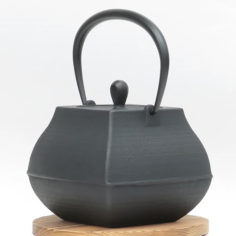 Nanbu tekki Itchudo tetsubin japanese cast iron kettle stone garden 0.8L - Teapots & Teacups - Other Metals Black