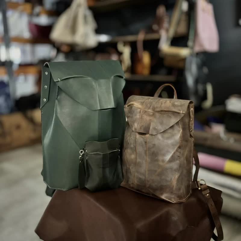 Moai backpack, made of vegetable tanned leather, looks like it comes from outer space, so cool - กระเป๋าเป้สะพายหลัง - หนังแท้ 