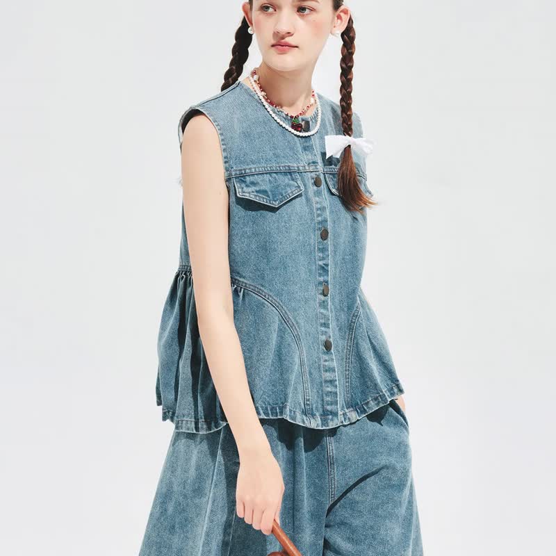 Buttoned washed denim vest/waistcoat - เสื้อกั๊กผู้หญิง - ผ้าฝ้าย/ผ้าลินิน สีน้ำเงิน