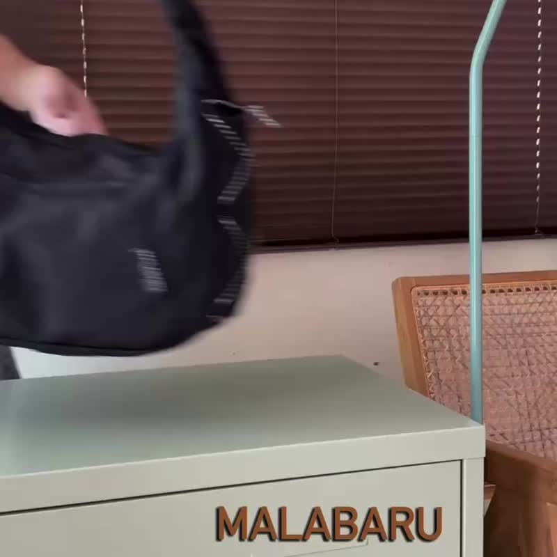 Malabaru CHUCK Crossbody Bag - 側背包/斜背包 - 尼龍 黑色
