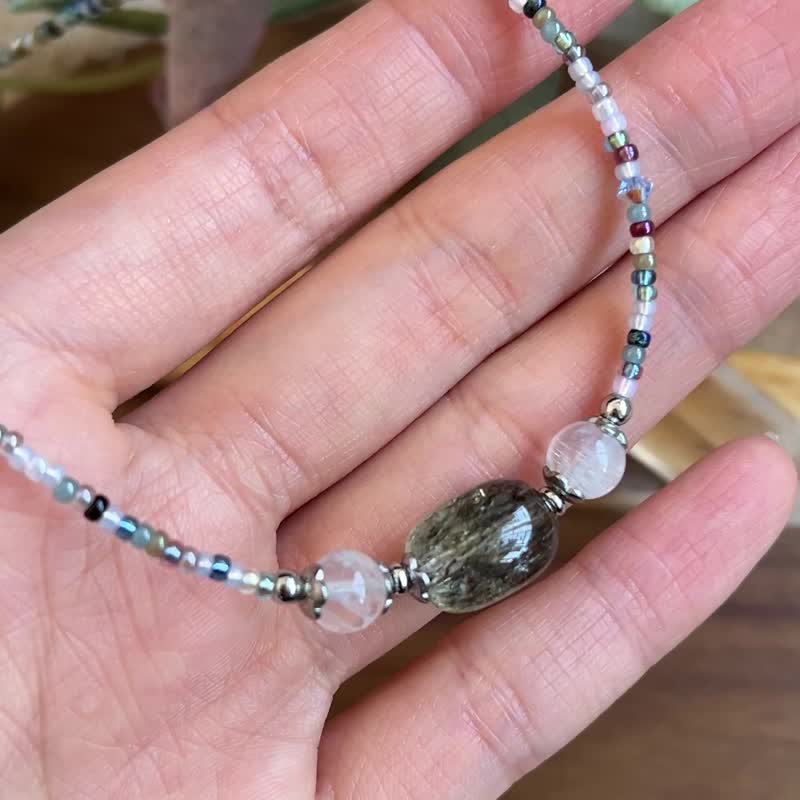 綠髮晶 月亮石 民族風 玻璃米珠x天然石 珠珠鎖骨鏈 - 項鍊 - 水晶 