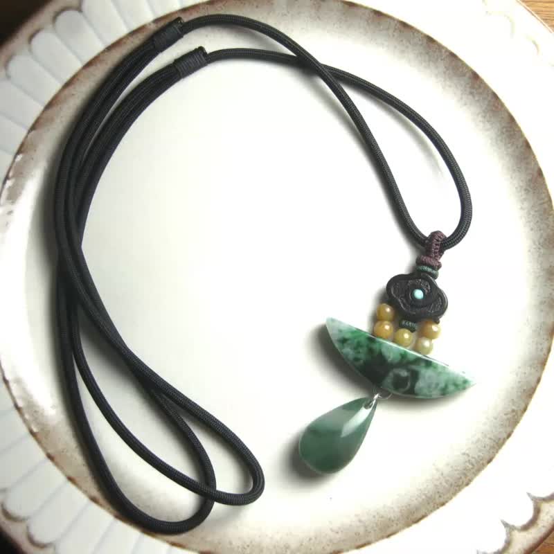 Christmas gift box | Necklace classical woven old green jade + Ruyi cloud pattern rosewood + seaweed jade/antique - Necklaces - Jade Green