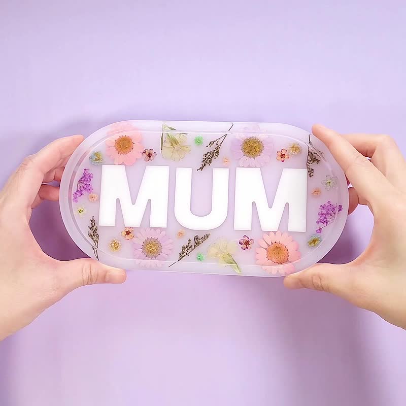 [Customized] English name dry flower oval ornament plate with personalized custom color letters - ของวางตกแต่ง - พืช/ดอกไม้ สีม่วง