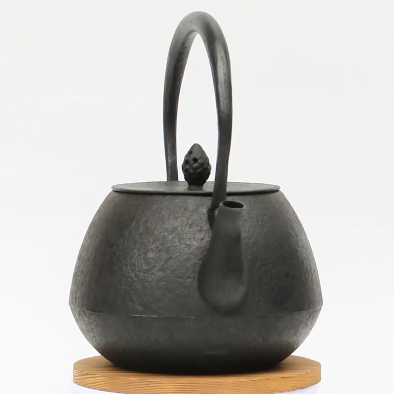 南部鐵器 鐵瓶 手工鐵壺 虎山作 橡子 1.2L 日本製 - 茶壺/茶杯/茶具 - 其他金屬 黑色