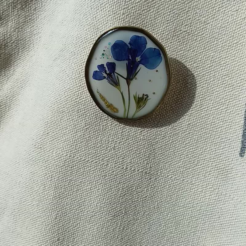 Lobelia brooch - เข็มกลัด - โลหะ 