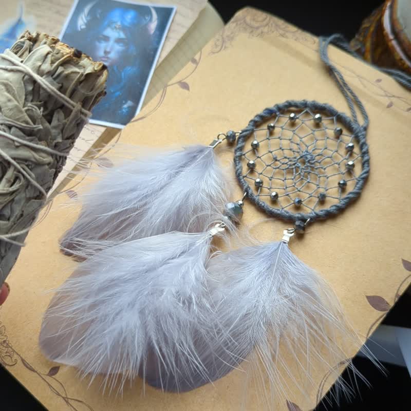 Elegant Grey Feather Dreamcatcher - Subtle Car Interior Charm - 壁貼/牆壁裝飾 - 其他材質 紫色