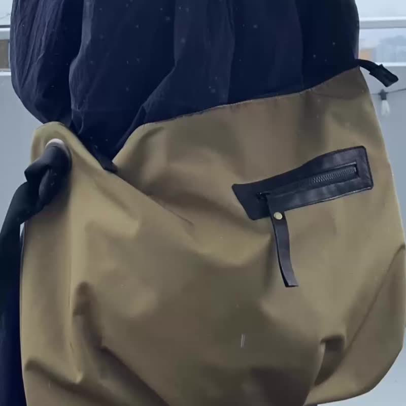 【Lサイズ】撥水ナイロン　ベージュ　ビッグサイズショルダー　A4収納可能　オプションにて名入れ - 側背包/斜背包 - 防水材質 卡其色
