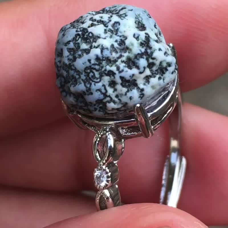 【Lost and find】Natural raw stone Gobi Stone grass flower Stone ring - สร้อยข้อมือ - เครื่องเพชรพลอย สีเขียว
