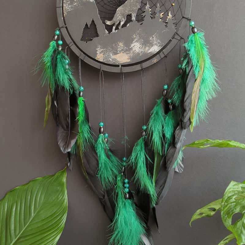 Handcrafted Wolf Spirit Dreamcatcher – Black & Green, Perfect Masculine Gift - 壁貼/牆壁裝飾 - 木頭 黑色