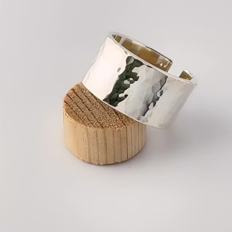 Open Ring in Hammered 925 Sterling Silver 10mm - Designed in Italy - 戒指 - 純銀 銀色