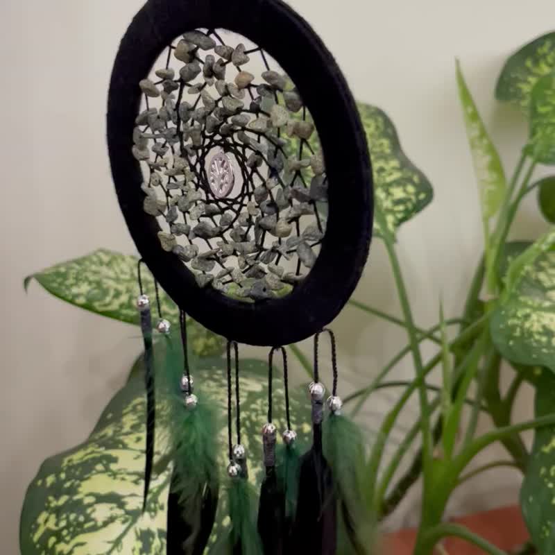 Small Black And Green Dream Catcher Tree Of Life With Natural Stones Wall Decor - ตกแต่งผนัง - งานปัก สีเขียว