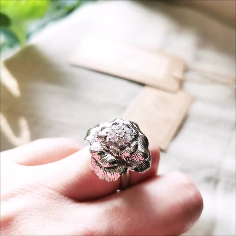 Blooming Rose Ring Sterling Silver Platinum-Clad Statement Ring iSizing 11 - แหวนทั่วไป - เงินแท้ สีเงิน