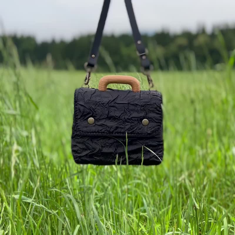 Two Button bag - Black Shining - 手提包/手提袋 - 其他材質 黑色
