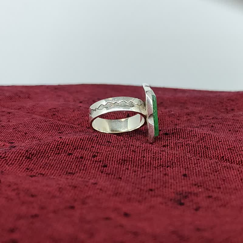【Verdant Ring】圖阿雷格戒指〜沙漠珠寶〜銀和綠瑪瑙 - 戒指 - 純銀 綠色