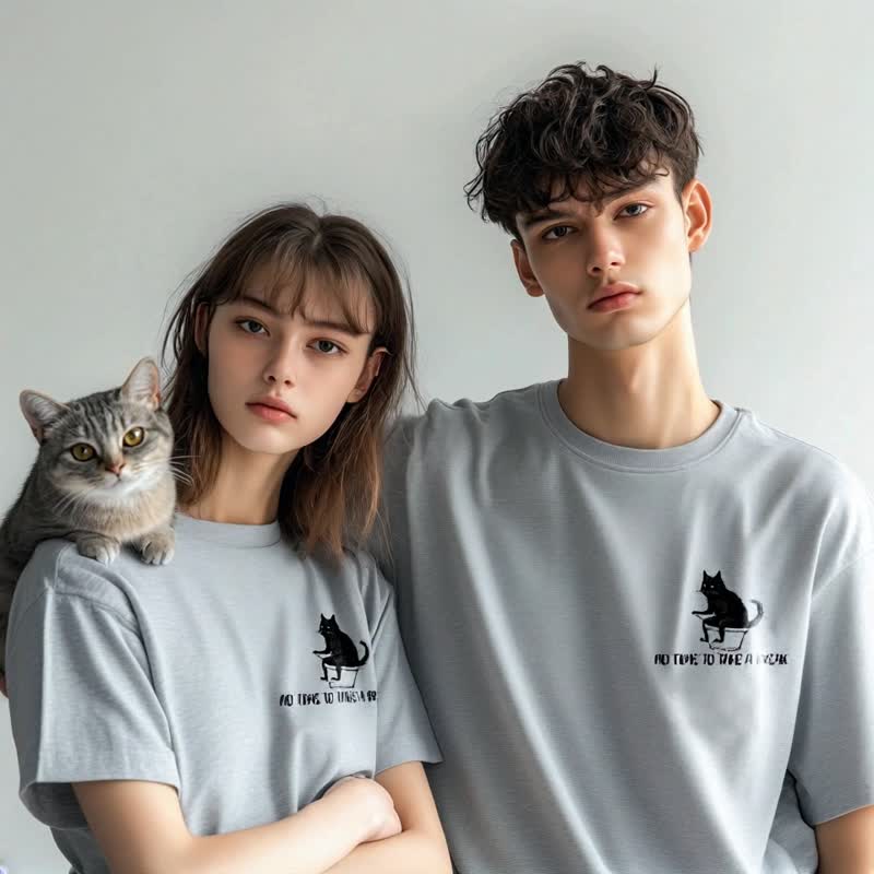 Toby Black BUSY CAT เสื้อยืดผ้าฝ้ายแท้ยูนิเซ็กซ์ - เสื้อฮู้ด - ผ้าฝ้าย/ผ้าลินิน สีเทา