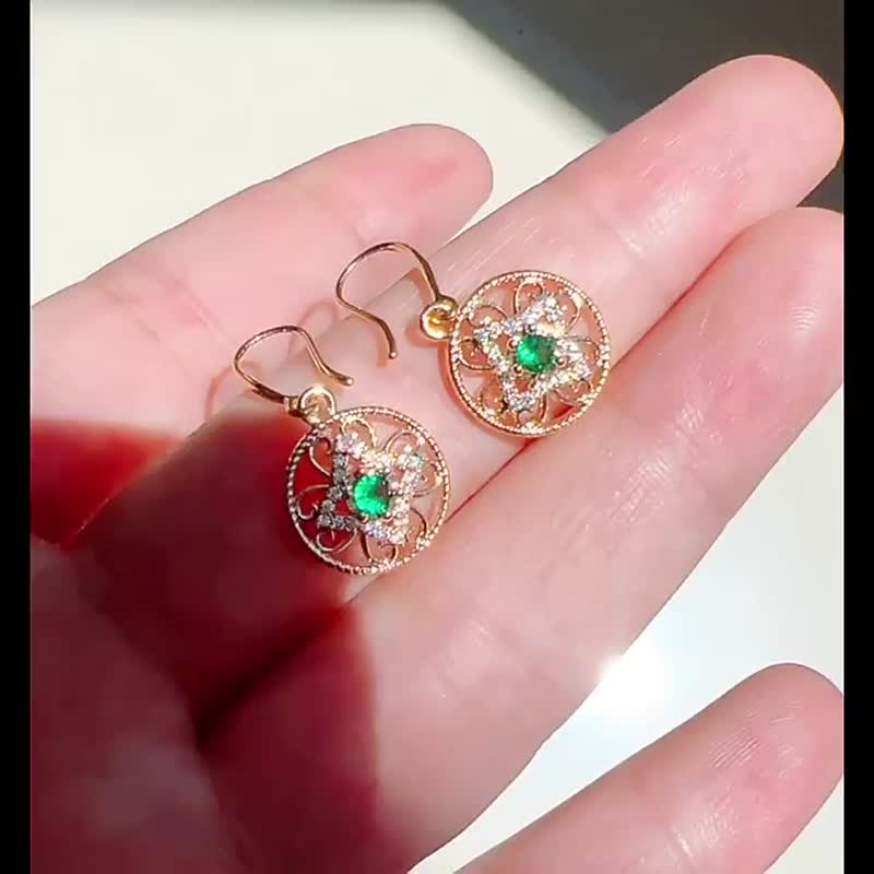 Hi Onion original emerald auspicious cloud gold-plated earrings without piercings, ear clips and ear hooks, retro and advanced, super flash temperament - ต่างหู - วัสดุอื่นๆ 