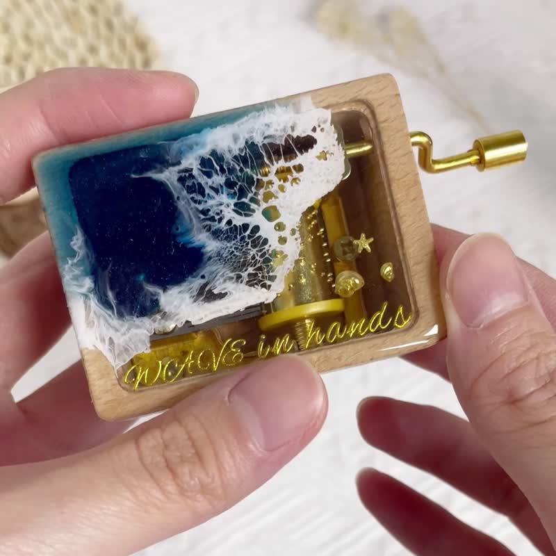 Resin wave solid wood hand-cranked music box - กีตาร์เครื่องดนตรี - ไม้ สีนำ้ตาล