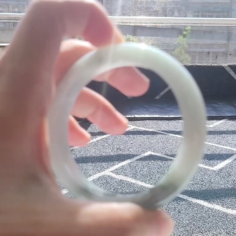 【純翠】天然翡翠 冰三分飄綠花冰潤底清爽綠手鐲55圈口 附台證 - 手鍊/手環 - 玉石 綠色