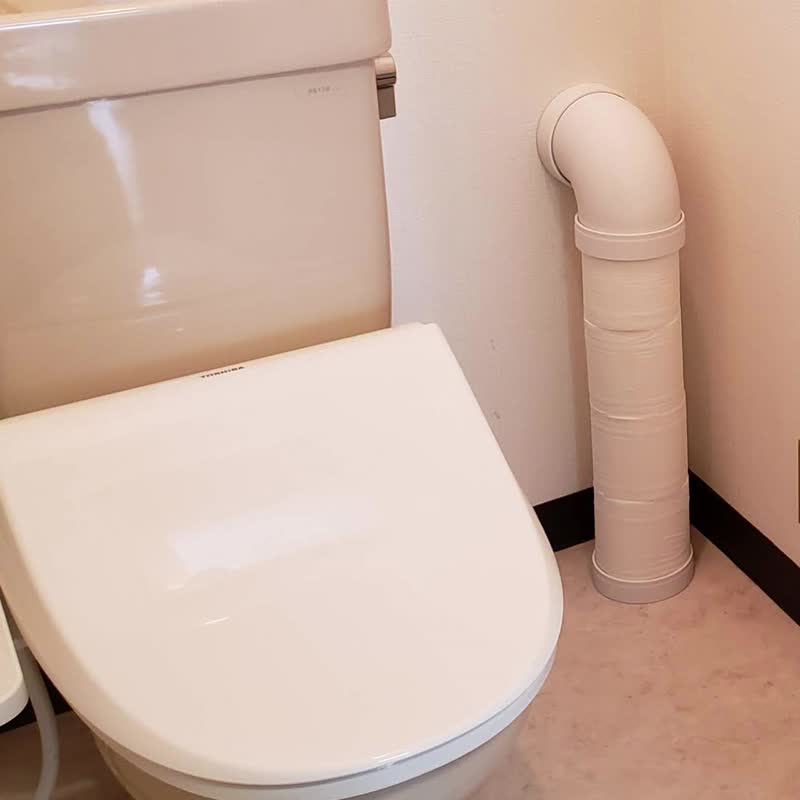 太いトイレットペーパーを水道管パイプのように飾る商品 - バス・トイレ用品 - プラスチック ホワイト