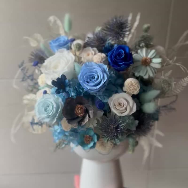 深淺藍 藍色系玫瑰永生盆花 點綴白、黑 - 乾燥花/永生花 - 植物．花 藍色