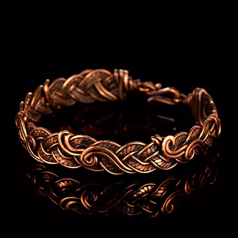 Pure copper bracelet for her Unique wire wrapped metal bangle Handmade jewelry - 手鍊/手鐲 - 銅/黃銅 金色