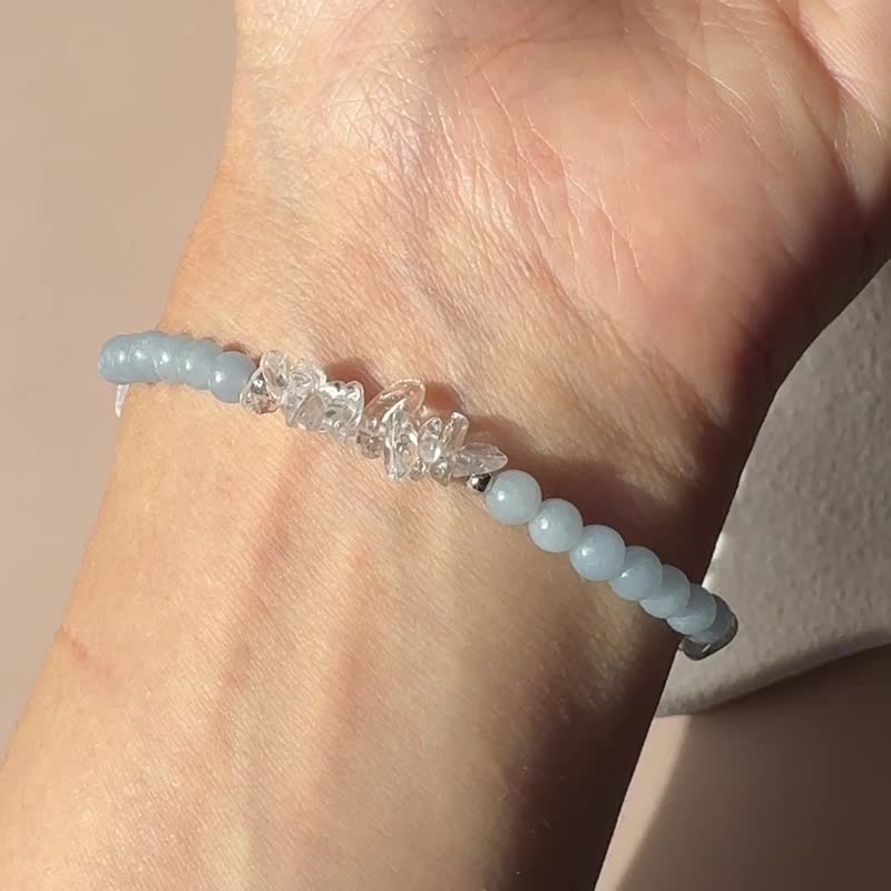 Spray | Healing Stone to soothe emotions | Angel Stone white crystal bracelet - สร้อยข้อมือ - คริสตัล สีน้ำเงิน