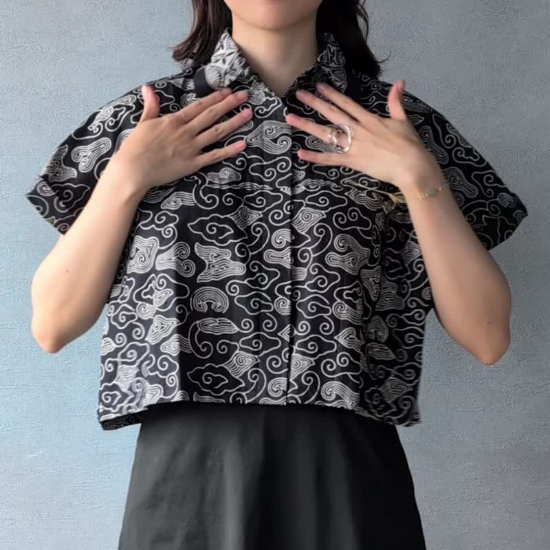印尼蠟染可愛少女風短版襯衫 PUPUT - 黑雲雲 - PUP033 - 女上衣/長袖上衣 - 棉．麻 黑色