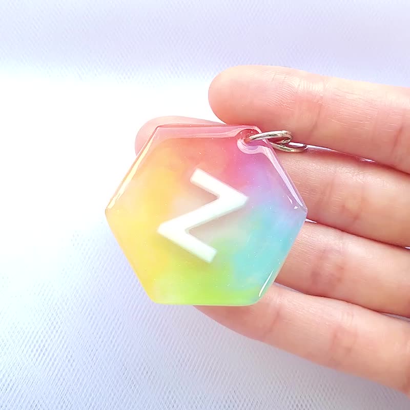 [Customized] Hexagonal rainbow letter keychain watercolor style personalized English letters - ที่ห้อยกุญแจ - เรซิน หลากหลายสี