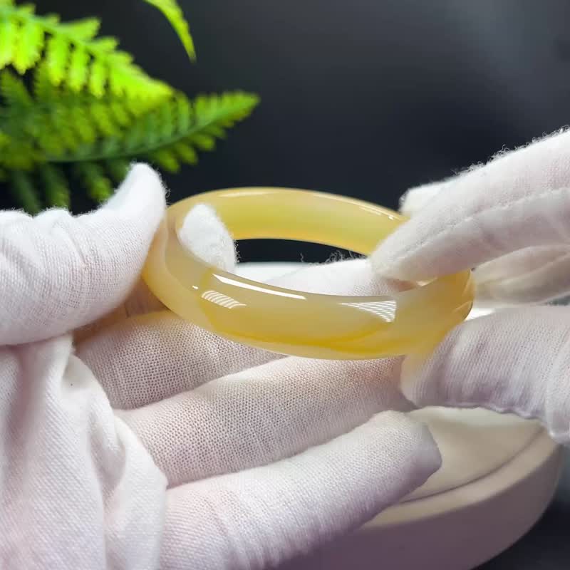 精美 黃色瑪瑙手鐲 53MM 冰潤起剛玉髓手環 美觀大氣 上手襯膚色 - 手鍊/手環 - 半寶石 黃色