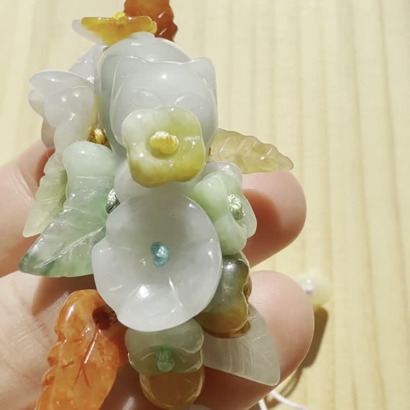 Handmade Jade Bracelet - Cat Among Blossoms - 手鍊/手環 - 玉石 黃色