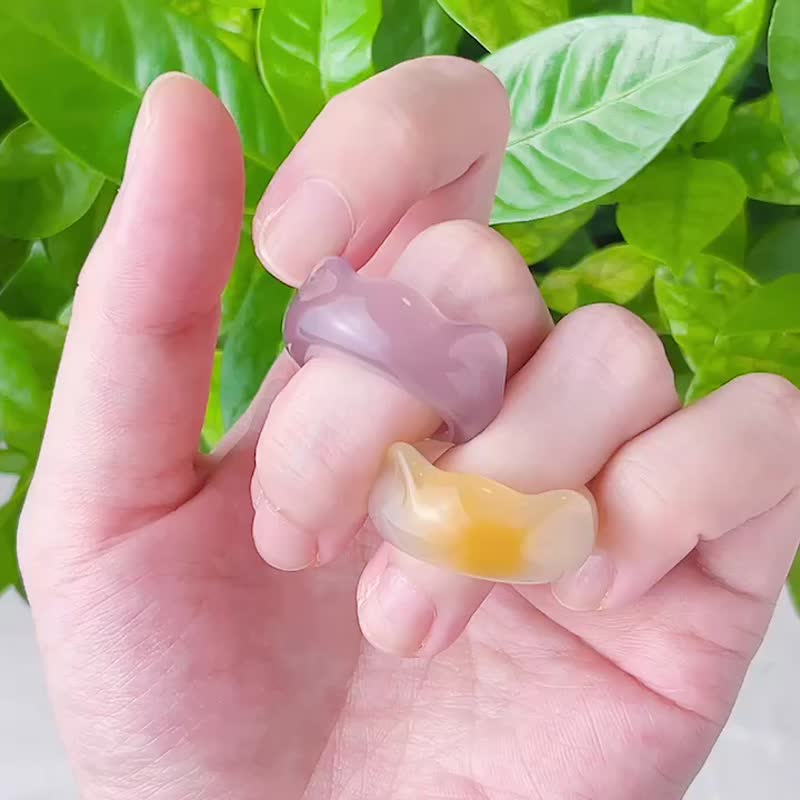 Maomao Yuanbao natural agate Stone hand-carved ring moisturizing small boutique - แหวนทั่วไป - หยก สีม่วง