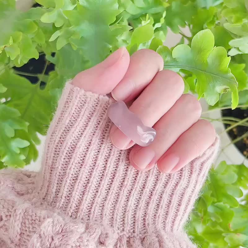 貓貓元寶 天然瑪瑙石手工雕刻戒指 潤透小精品 - 戒指 - 玉石 紫色