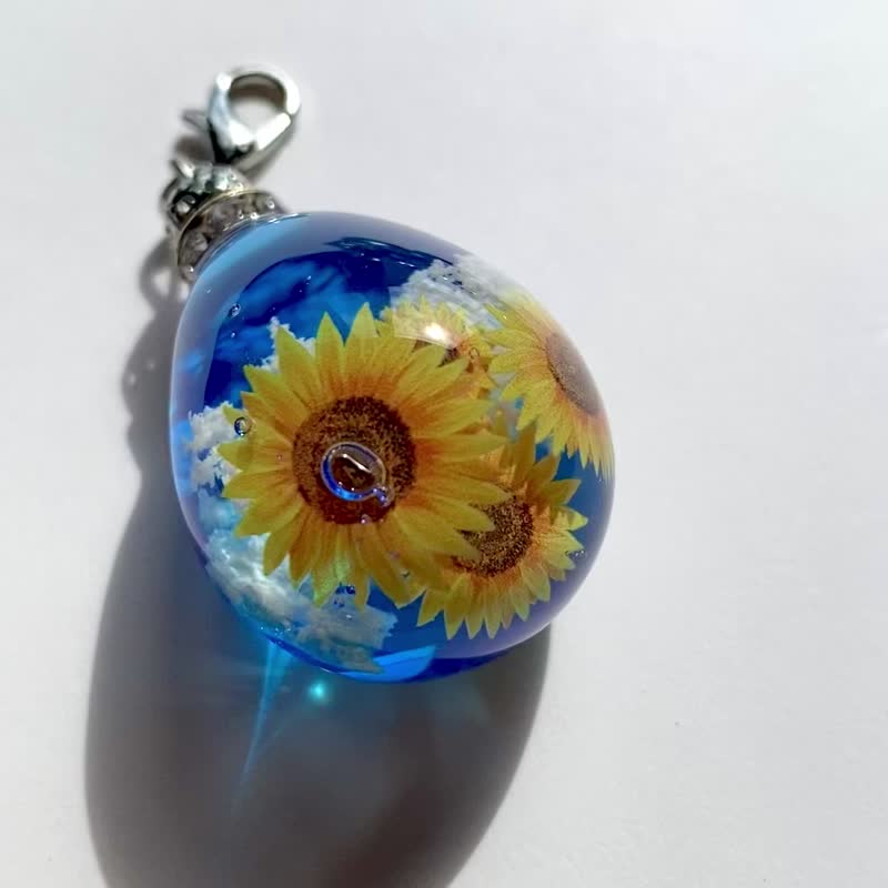 Cloud Resin Sunflower Clear Blue Sky 2 Recommended String Pendant - Necklaces - Resin 